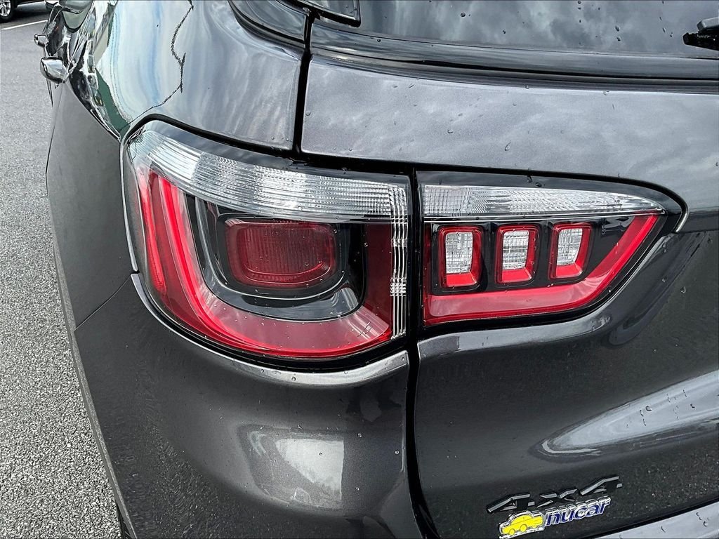 Used 2022 Gray Jeep Latitude image 31