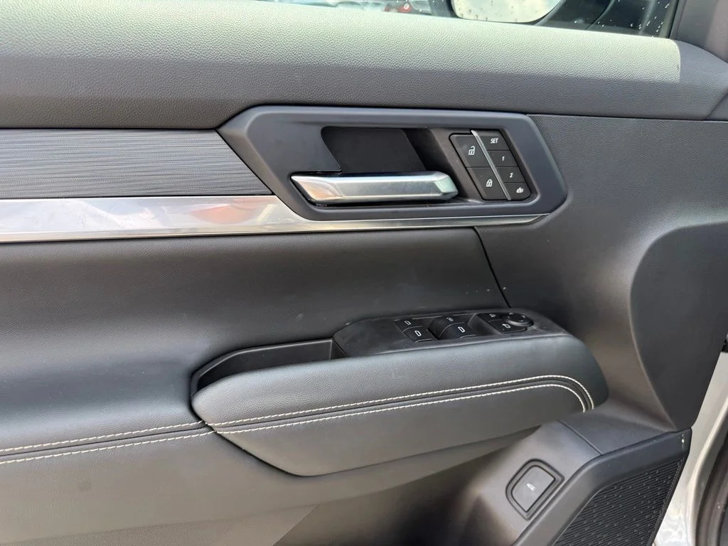Used 2025 Silver GMC Elevation image 5