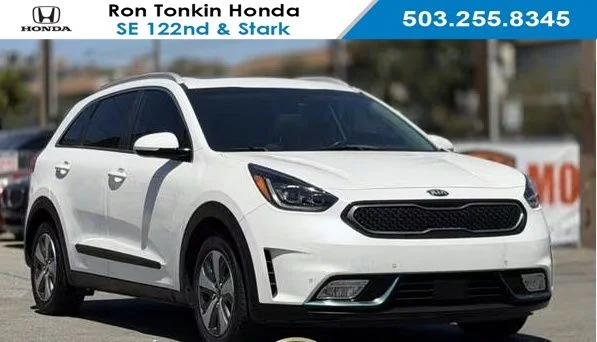 Used 2019 Snow White Pearl Kia LX image 1