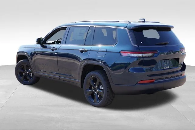New 2027 Fathom Blue Pearl-Coat Paint Jeep Limited image 5