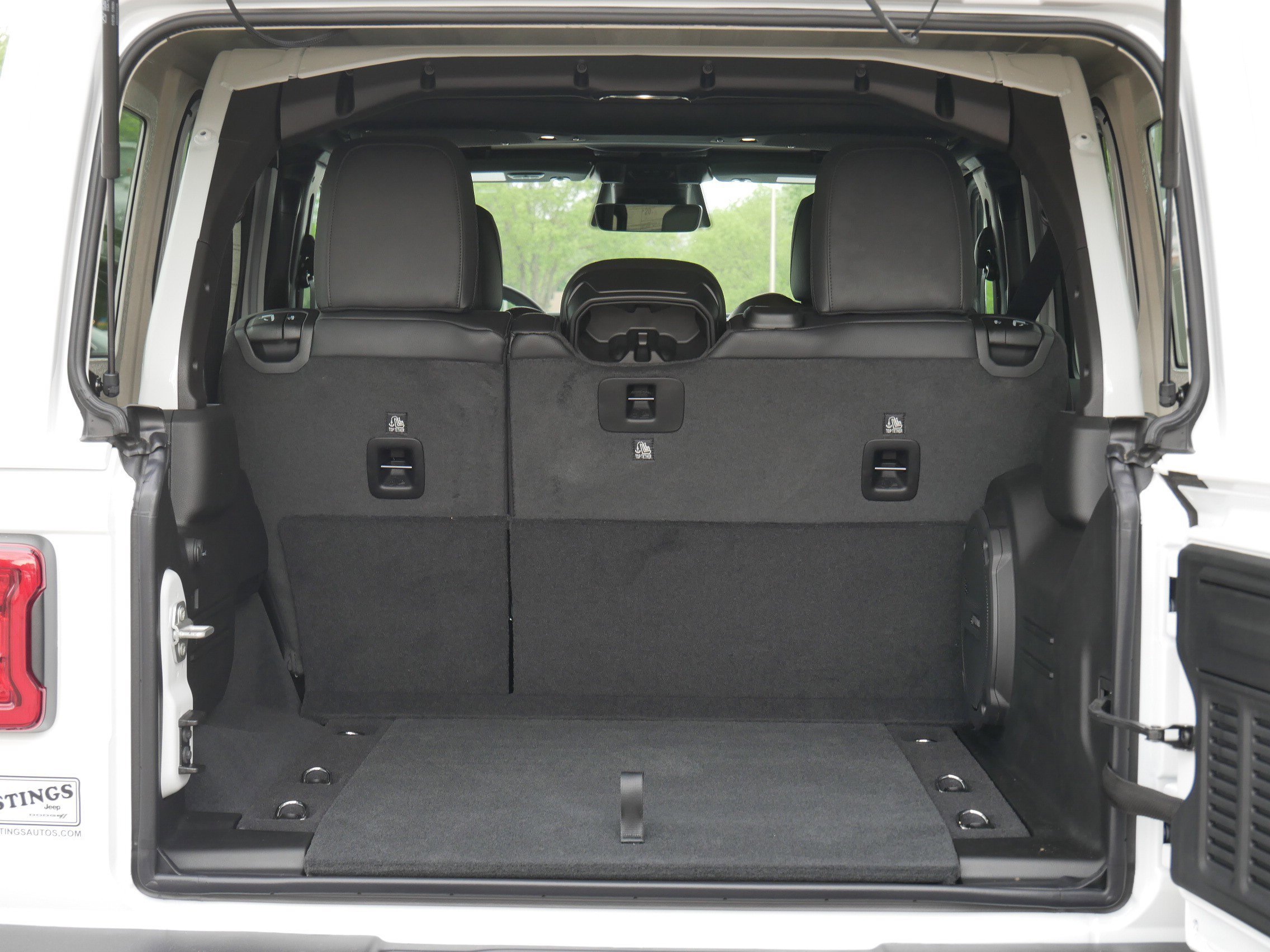 New 2026 Bright White Clear-Coat Exterior Paint Jeep Sahara image 4