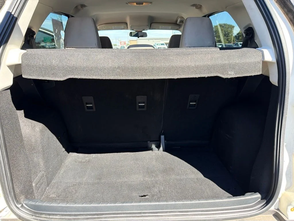 Used 2020 Diamond White Ford S image 13