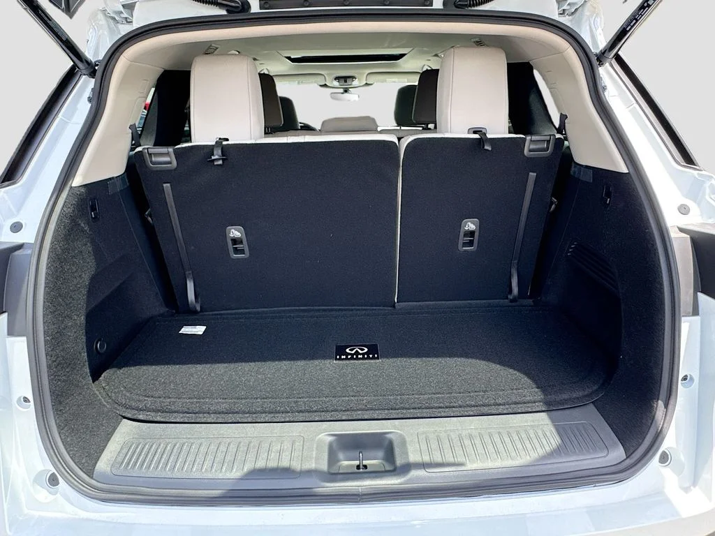 New 2027 RADIANT WHITE INFINITI Luxe FWD image 28