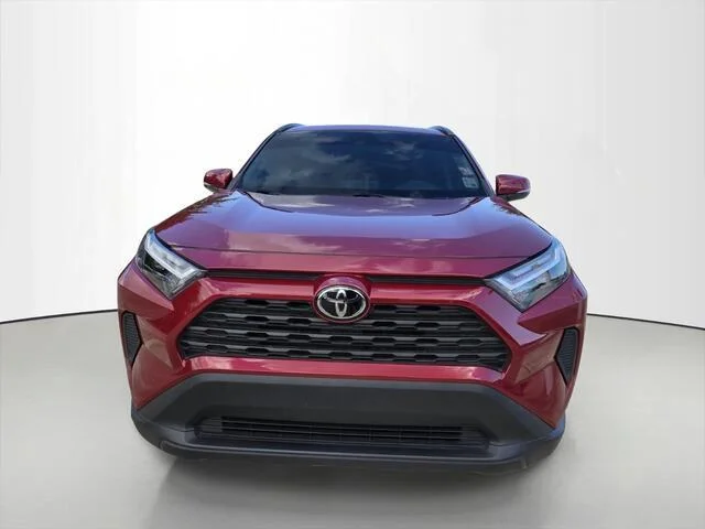 Used 2025 Ruby Flare Pearl Toyota XLE image 8