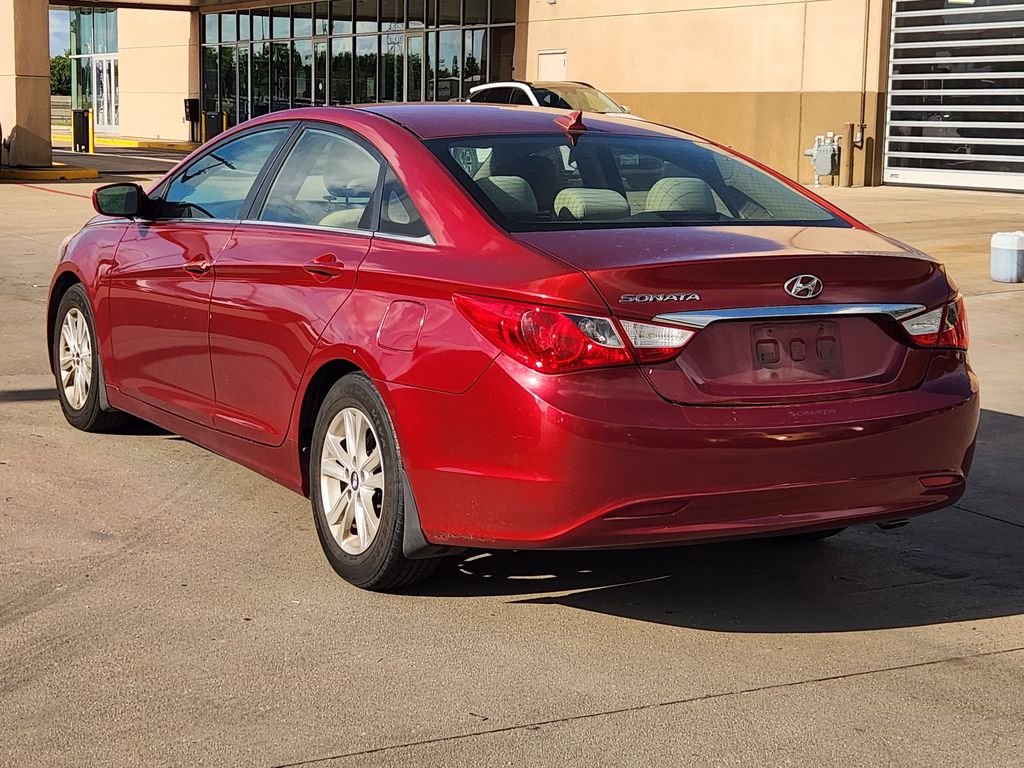 Used 2013 Sparkling Ruby Mica Hyundai GLS image 5
