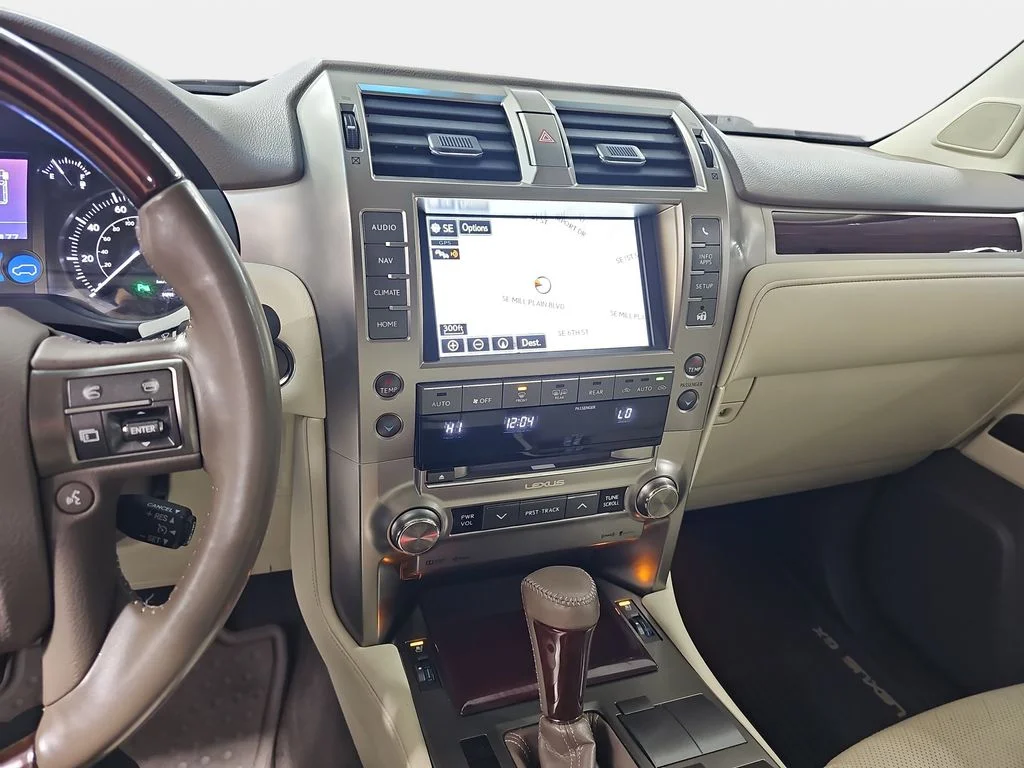 Used 2019 White Lexus 460 image 22