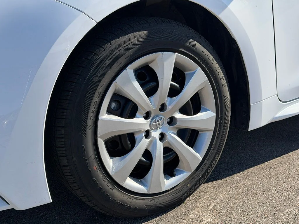 Used 2025 White Toyota LE image 18