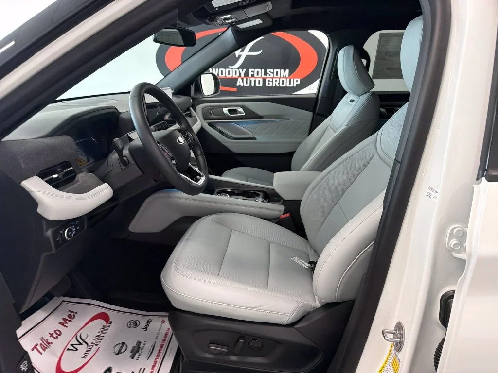 New 2027 White Ford Platinum image 11