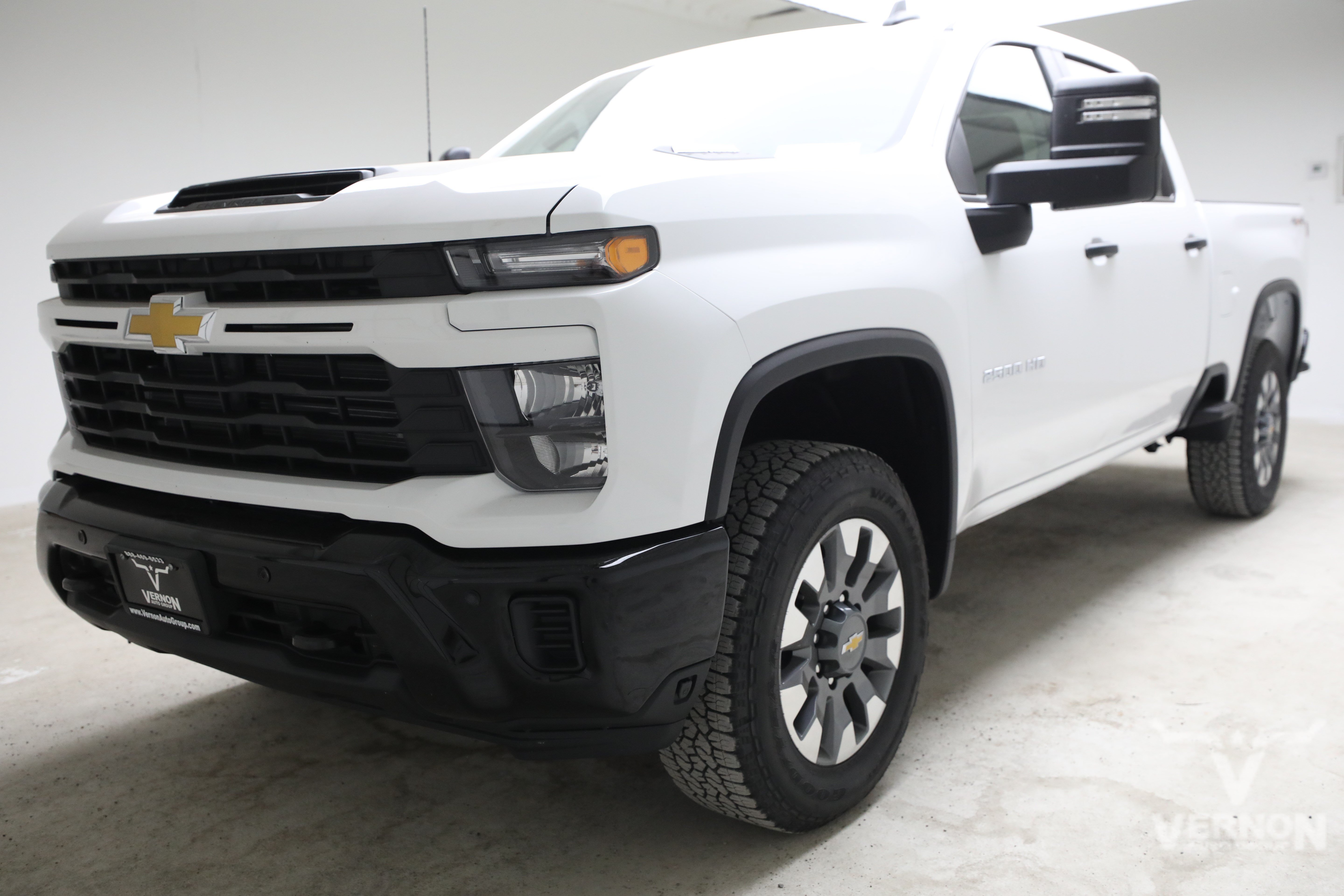 New 2026 Summit White Chevrolet N image 1