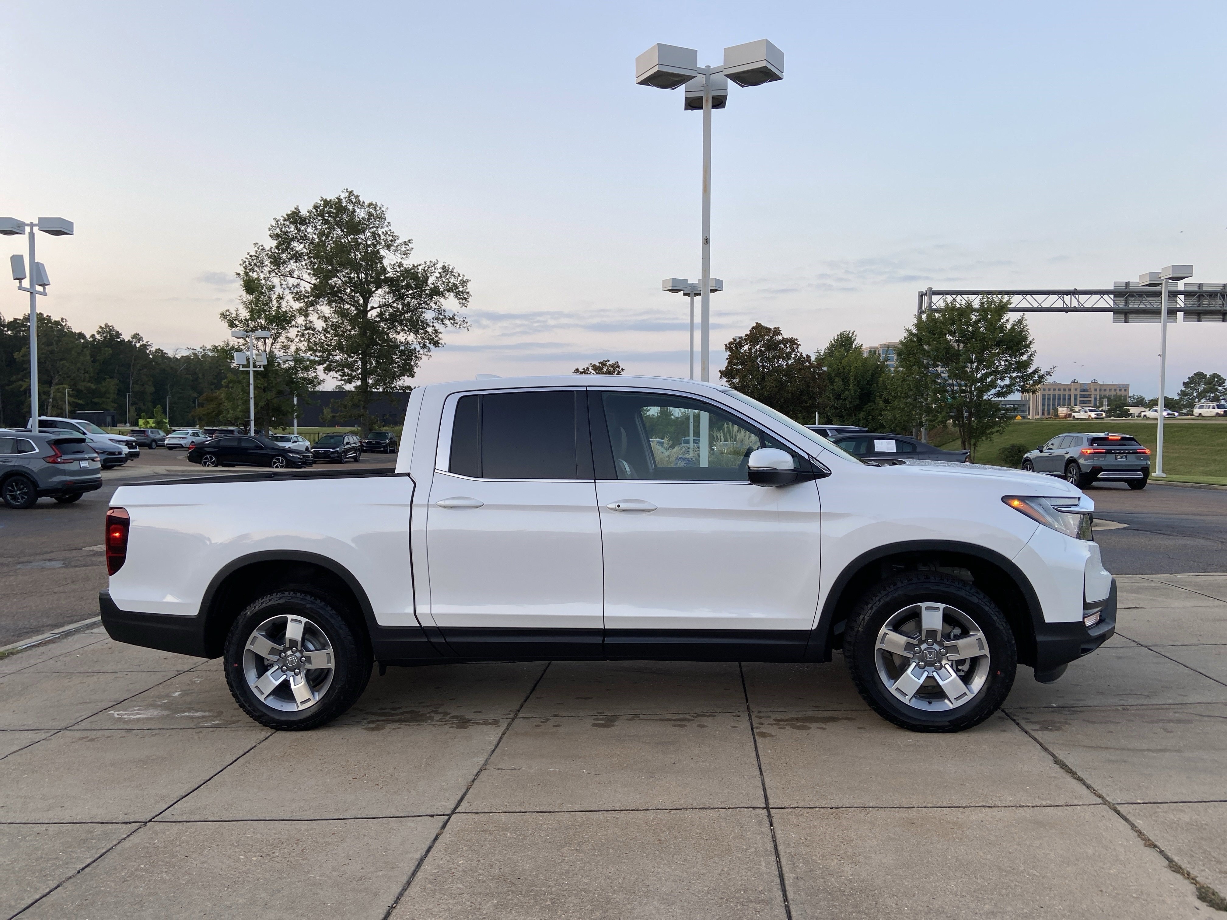 New 2026 Platinum White Pearl Honda RTL image 12