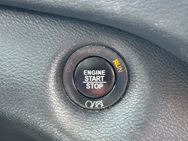 Used 2019 Velvet Jeep Limited image 19