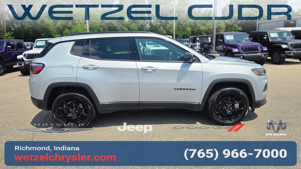 New 2026 Silver Zynith Metallic Clearcoat Jeep Latitude image 8