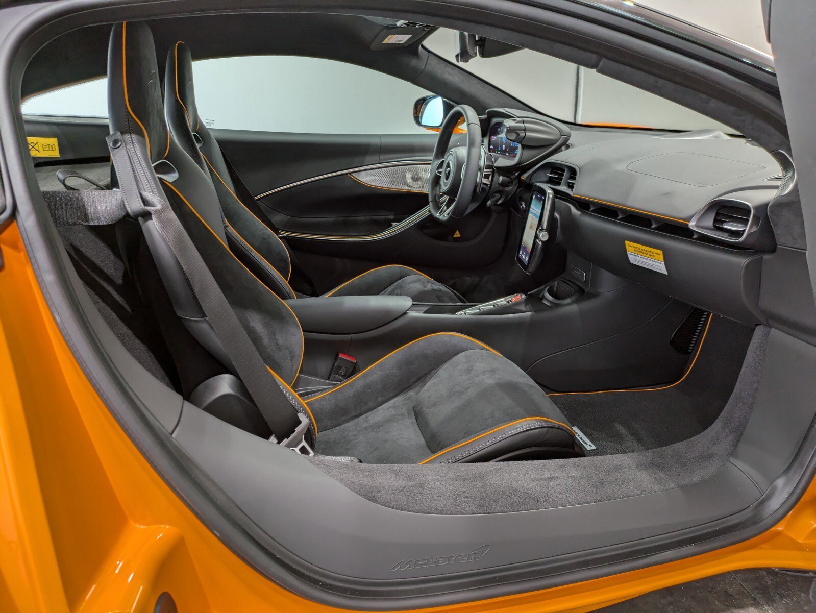 2025 McLaren Artura Vision - Photo 18