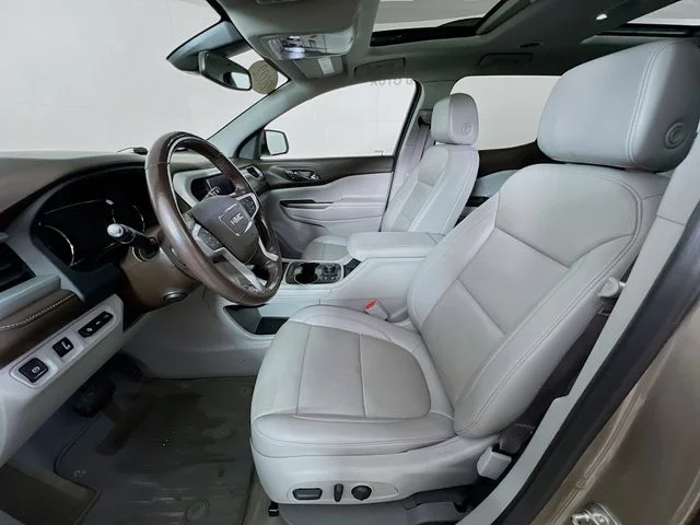 2022 GMC Acadia SLT - Photo 10