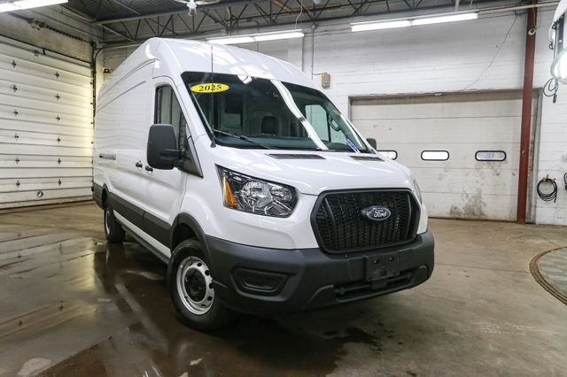 Used 2025  Ford Base image 3