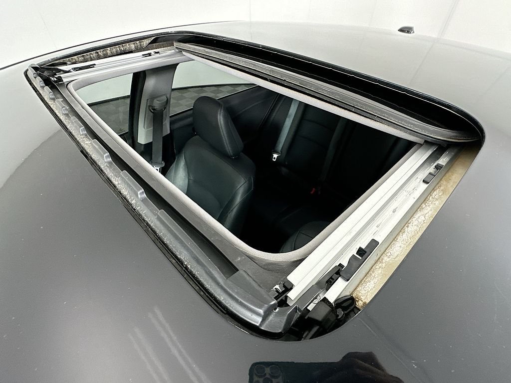 Used 2017 Crystal Black Pearl Honda Touring image 22