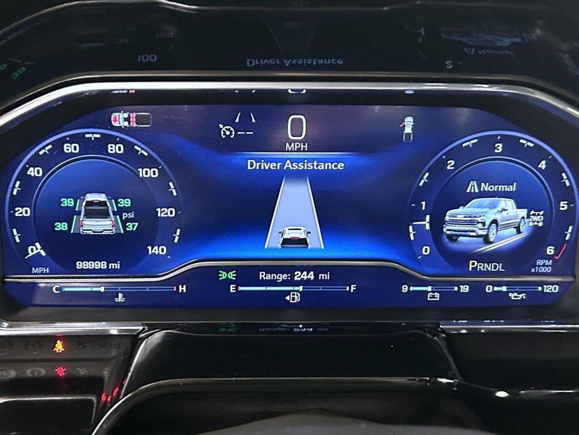 Used 2024 Summit White Chevrolet LT image 14