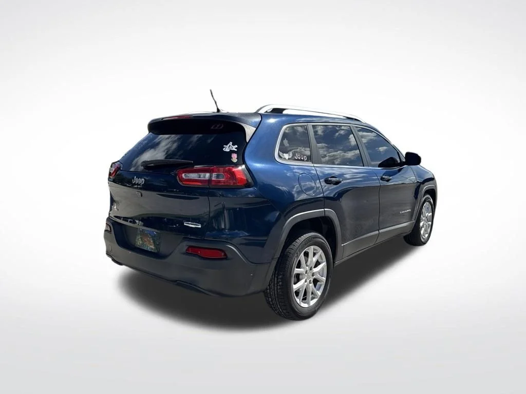 Used 2018 Patriot Blue Pearlcoat Jeep Latitude image 5