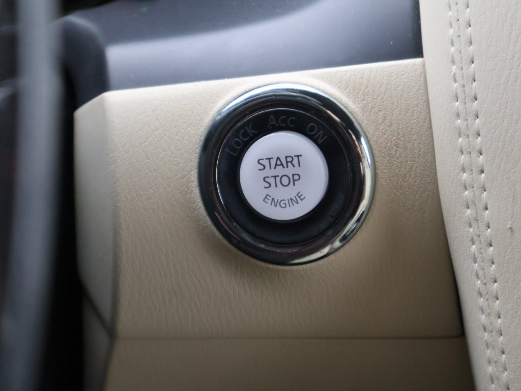 Used 2023 Moonstone White INFINITI Sensory image 32