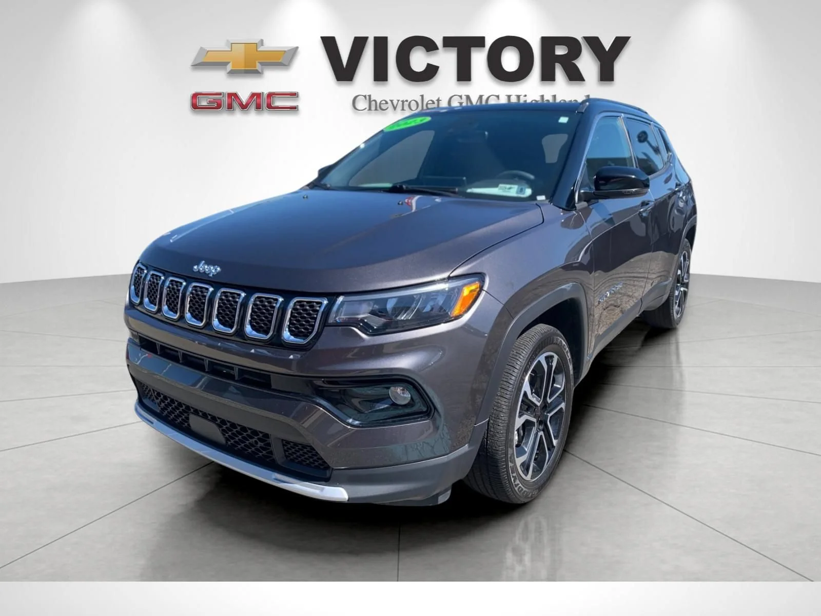 Used 2023 Gray Jeep Limited 4x4 image 7