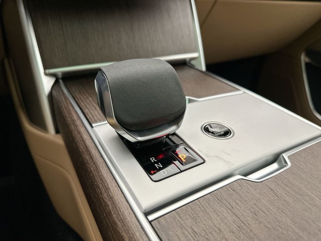 New 2026 Fuji White Land Rover SE image 12