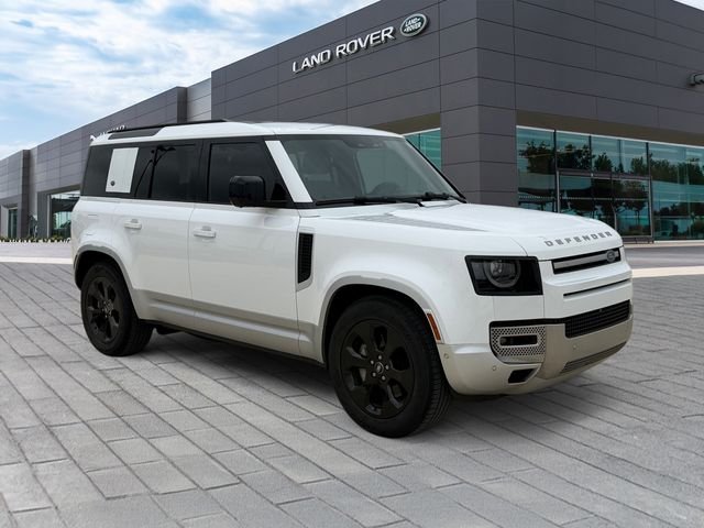 Used 2023 White Land Rover SE image 7