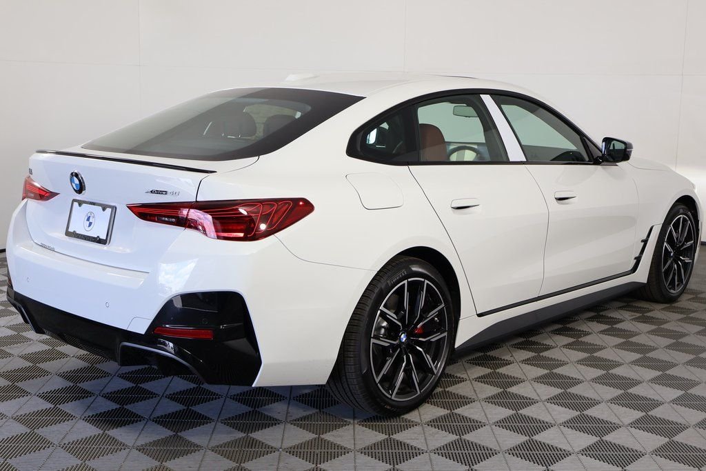 New 2026 Alpine White BMW xDrive40 image 2
