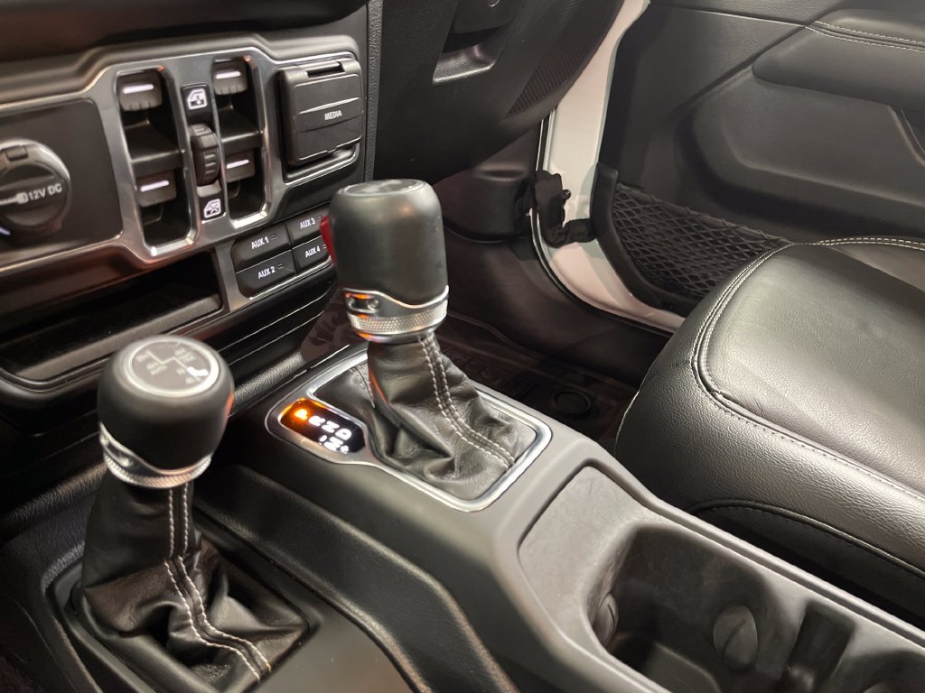 Used 2023 White Jeep Sahara image 23