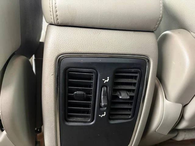 Used 2013 Black Jeep Laredo image 28