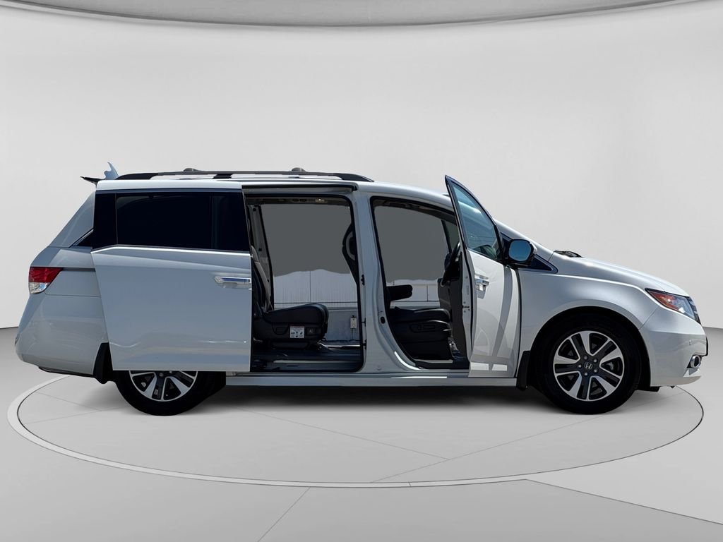 Used 2014 White Diamond Pearl Honda Touring image 15
