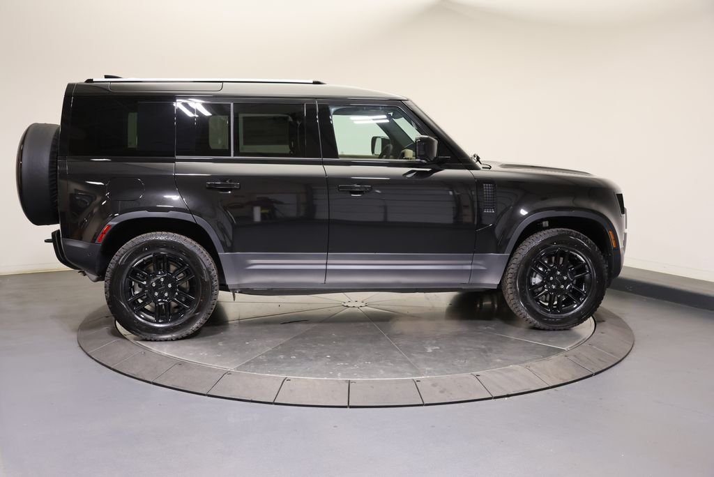 New 2026 Santorini Black Land Rover S image 6