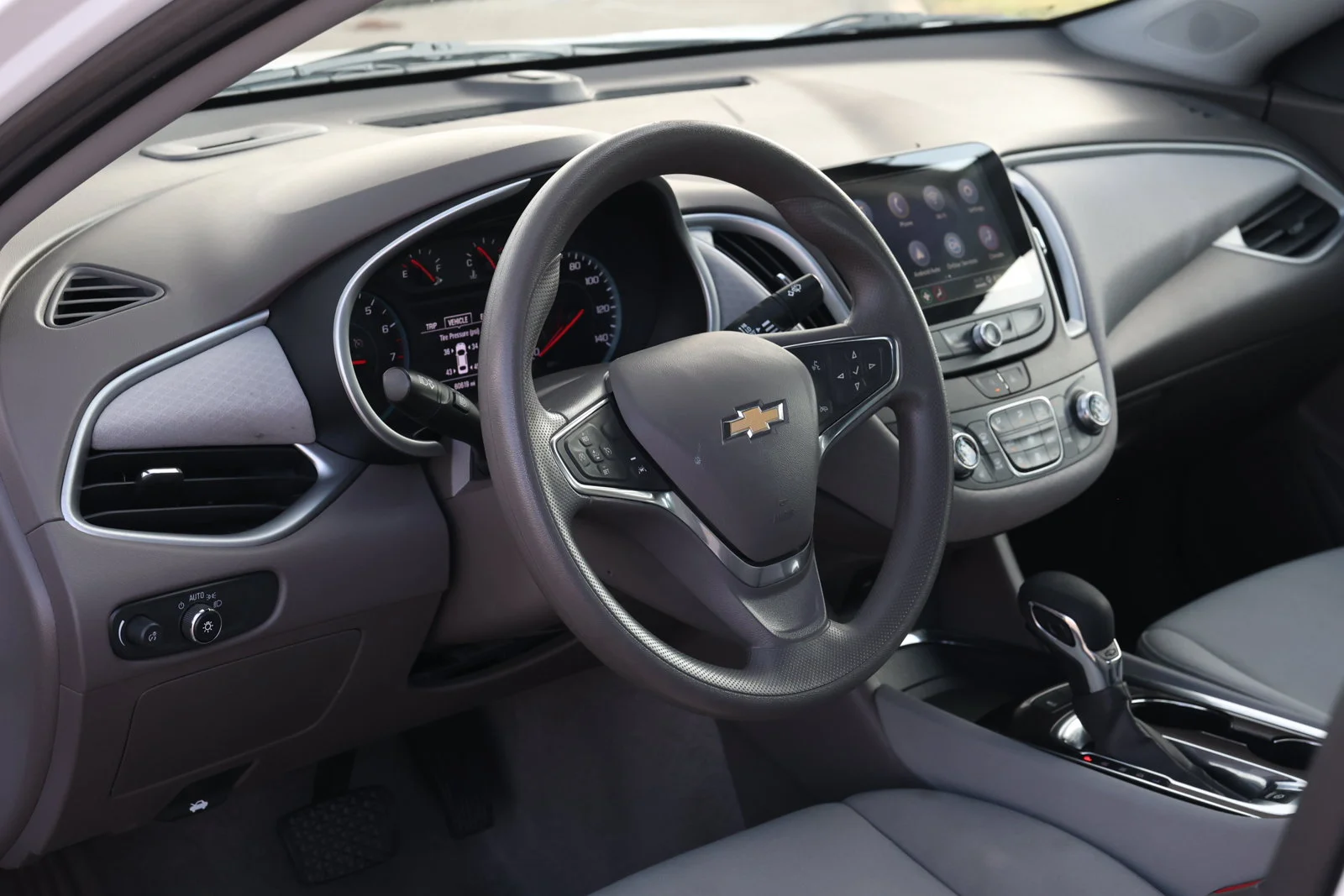 Used 2024 White Chevrolet LT image 13