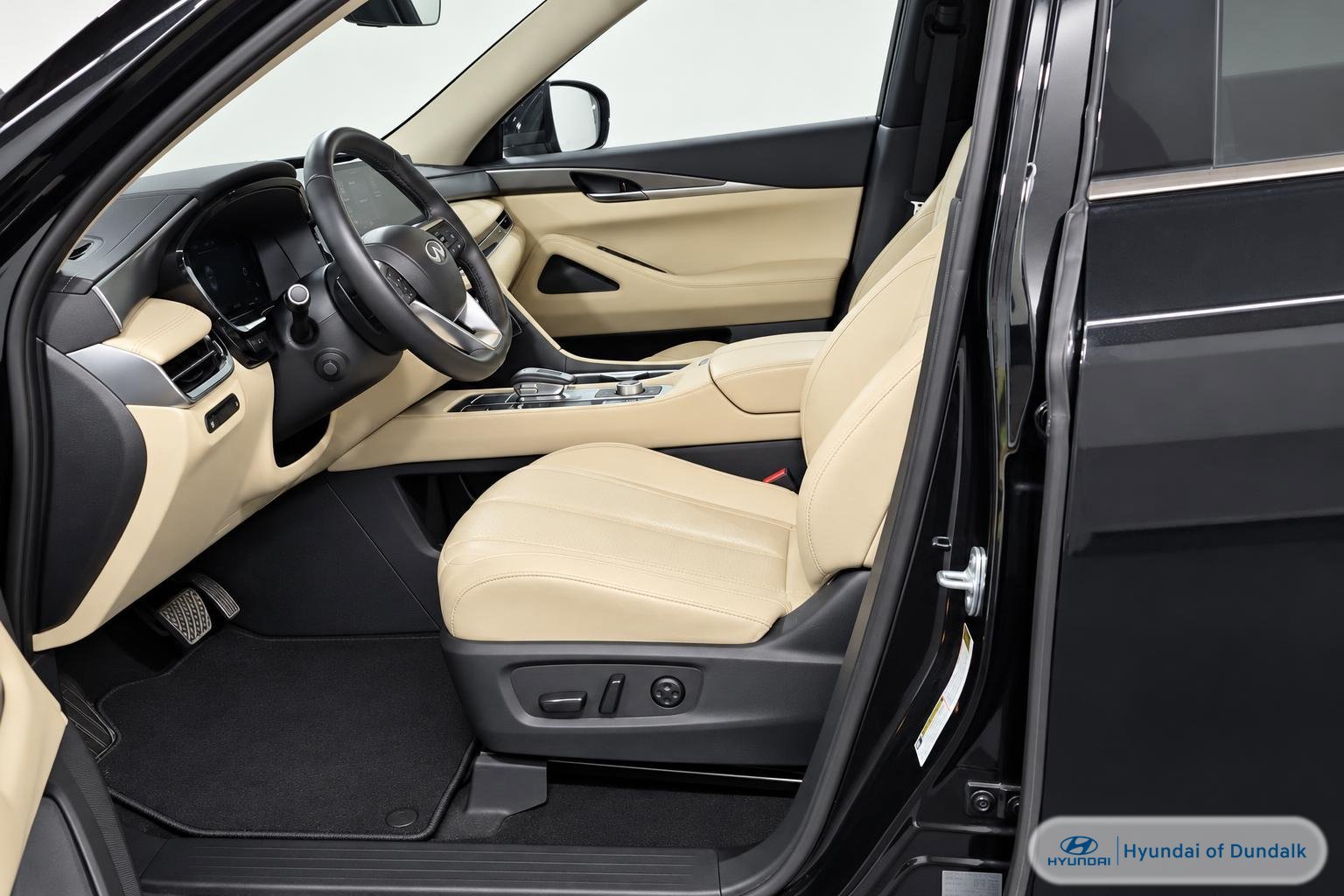 Used 2024 Black INFINITI LUXE image 7