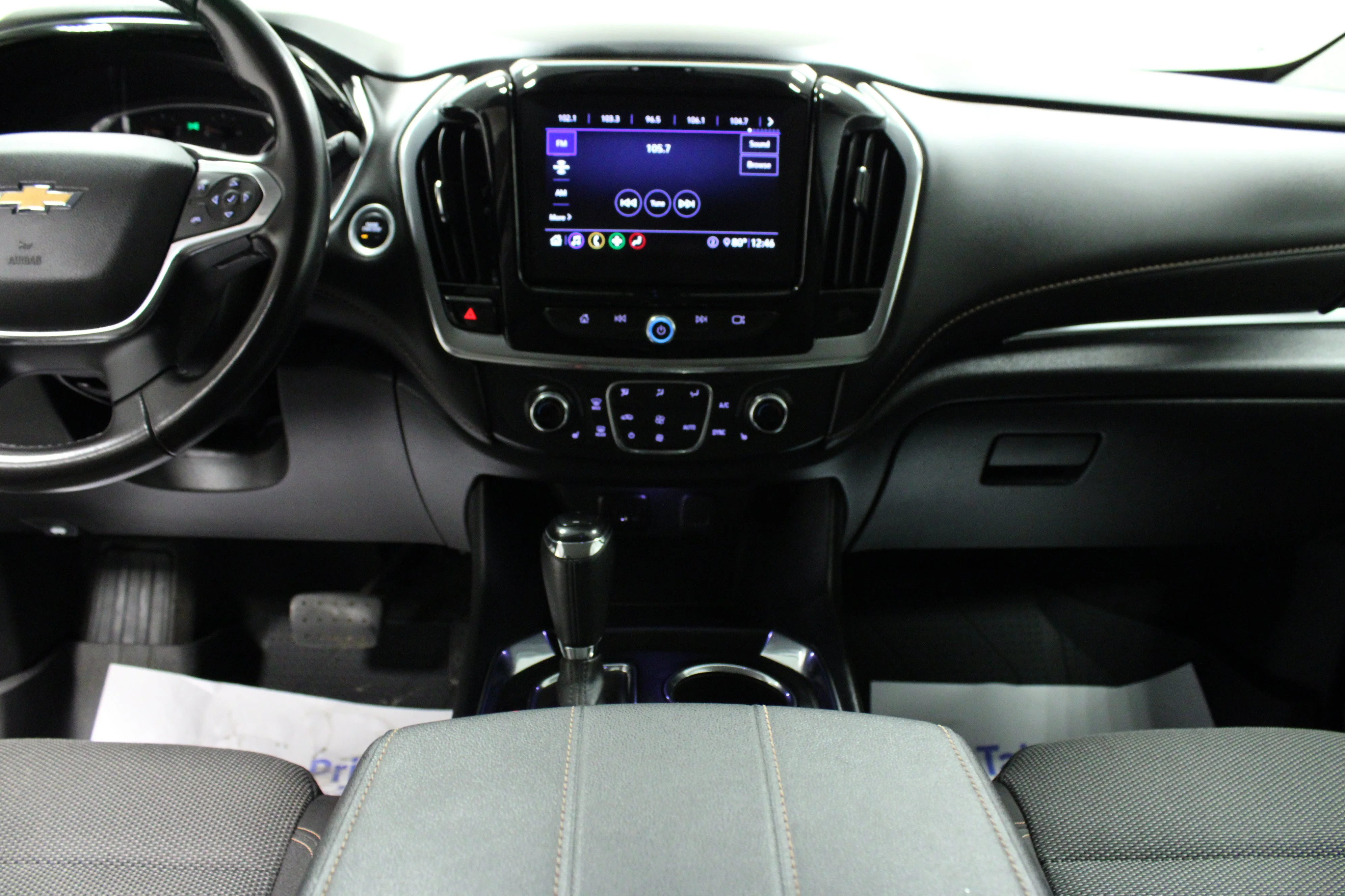 Used 2020 SILVER ICE METALLIC Chevrolet LT Cloth image 19