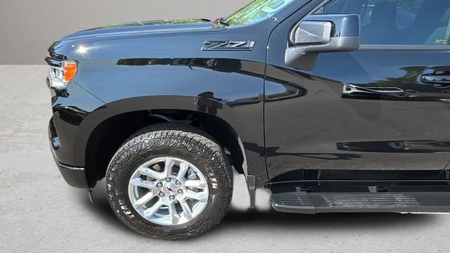 Used 2025 Black Chevrolet RST image 35