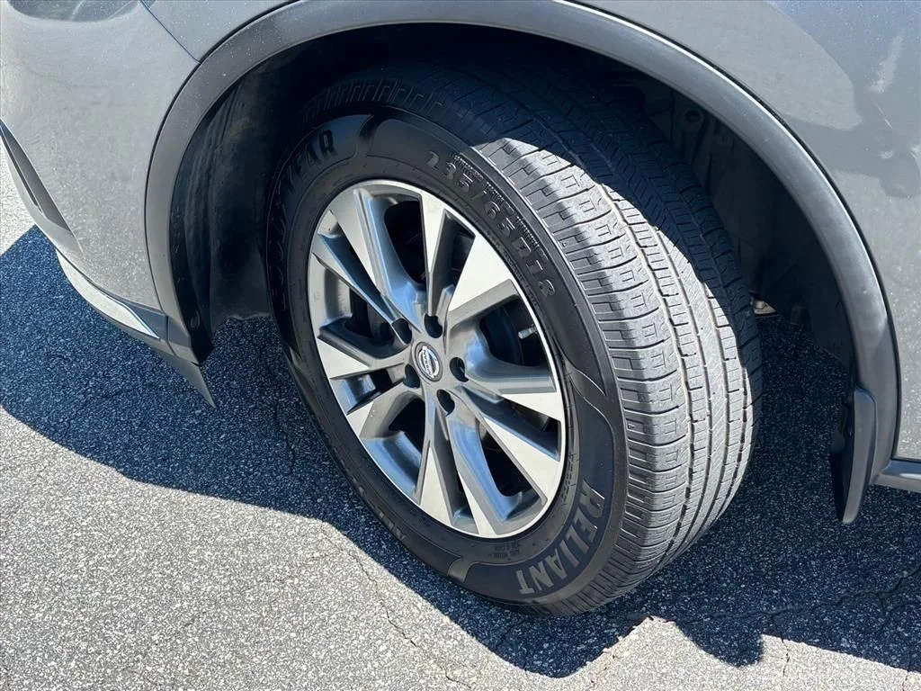 Used 2016 Gray Nissan SL image 27