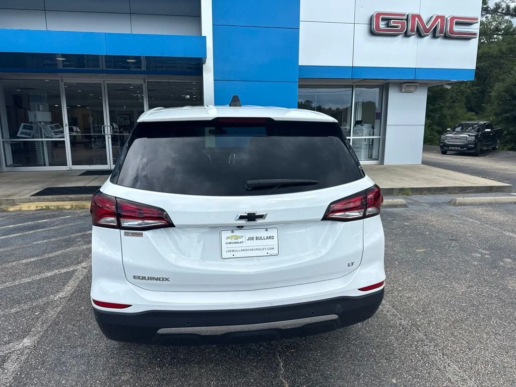 Used 2024 Summit White Chevrolet LT image 3