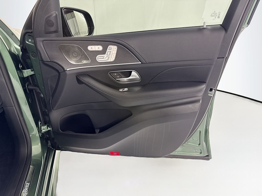 New 2026 MANUFAKTUR Ireland Mid Green Metallic Mercedes-Benz GLE 350 image 26