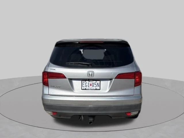 Used 2017  Honda LX image 6