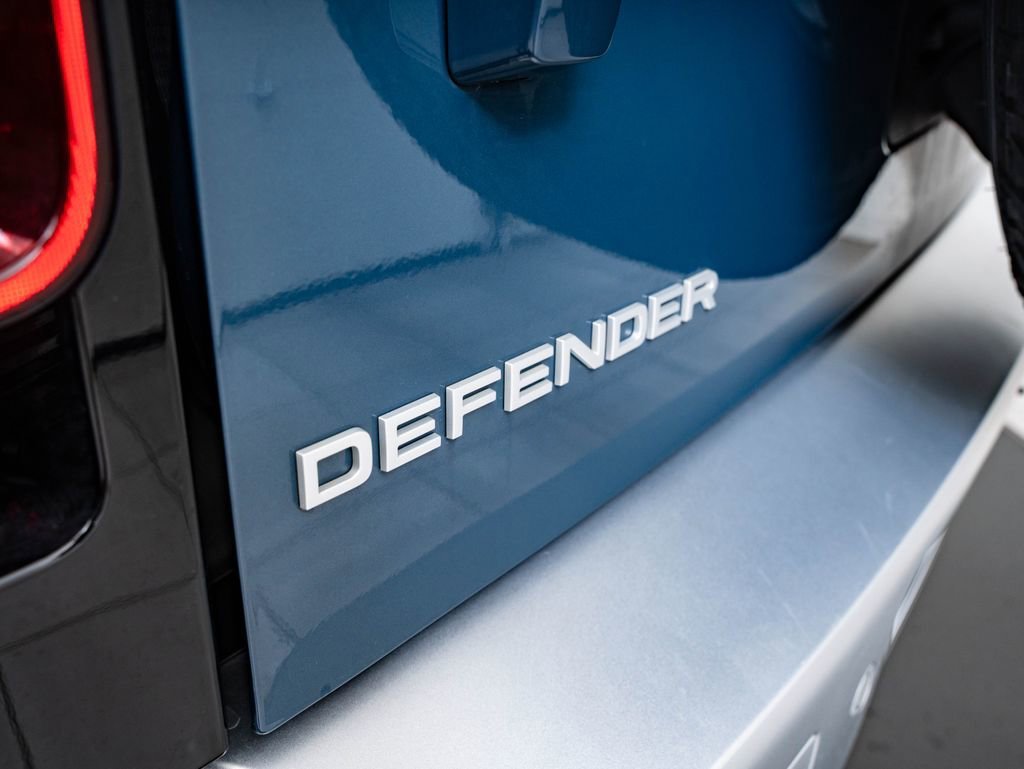 Used 2023 Tasman Blue Metallic Land Rover S image 20