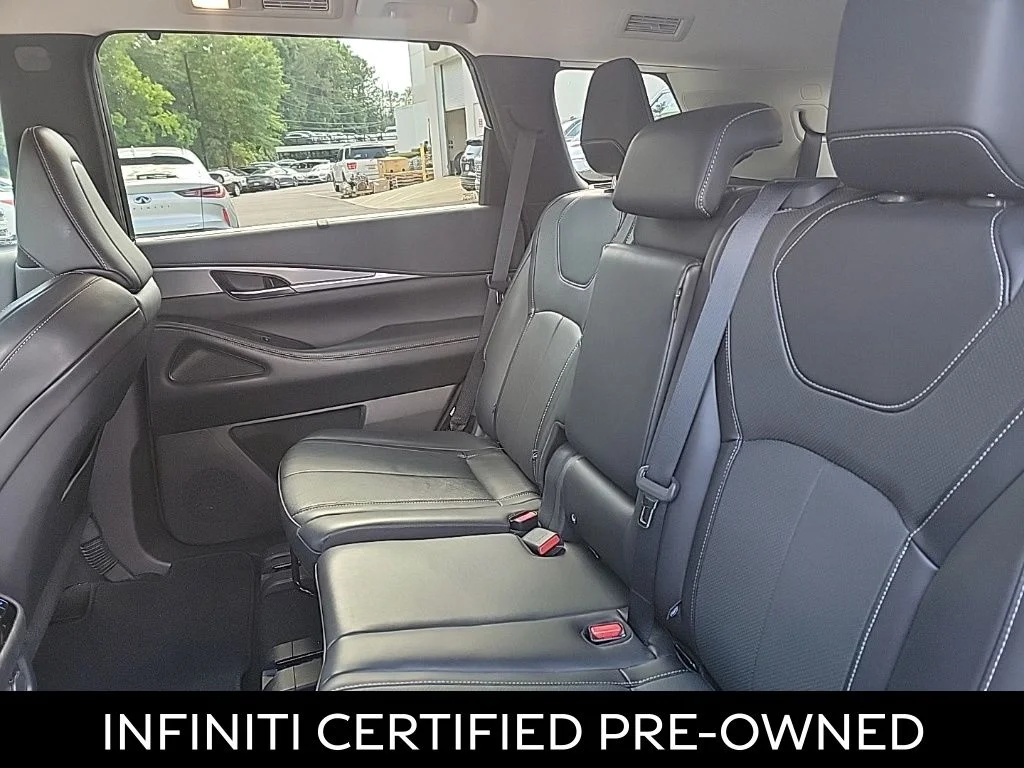 Certified Used 2023 Graphite Shadow INFINITI LUXE image 11