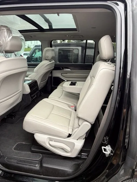Used 2024 Black Jeep Base image 4