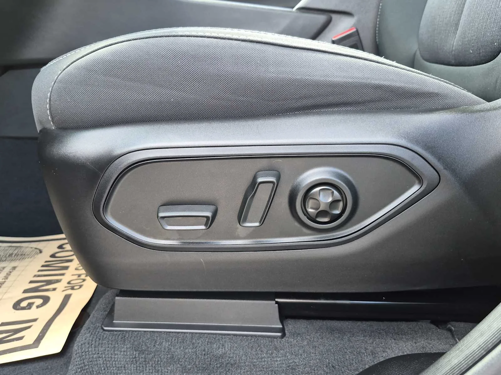 Used 2024 Silver Zynith Jeep Laredo X image 20