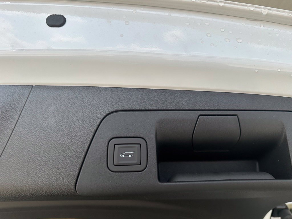 New 2026 Summit White Buick Preferred image 32