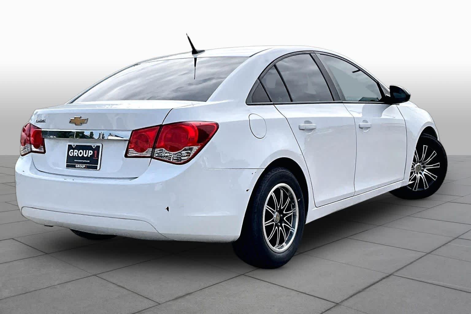 Used 2014 Summit White Chevrolet LS image 11