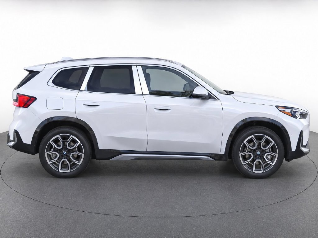 New 2027 Alpine White BMW xDrive28i image 7