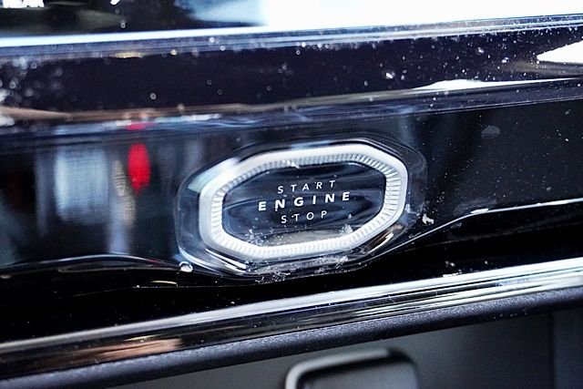 New 2026 Baltic Gray Metallic Clear-Coat Exterior Paint Jeep Limited image 32