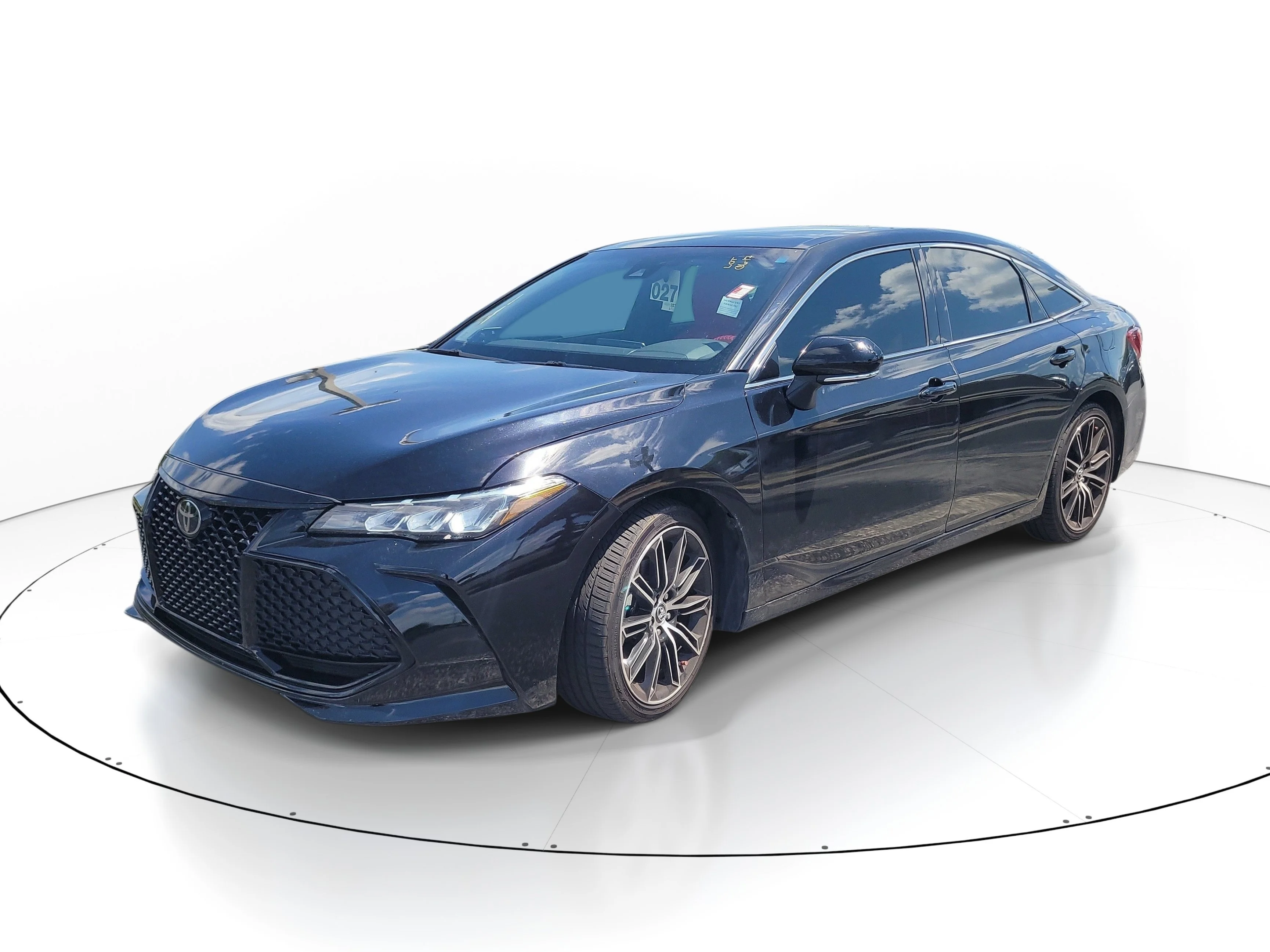 Used 2019 Midnight Black Metallic Toyota XLE image 3