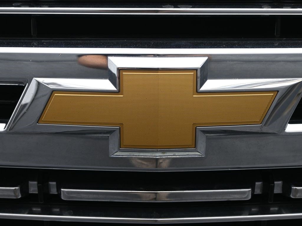 Used 2023 Silver Sage Metallic Chevrolet Premier image 26