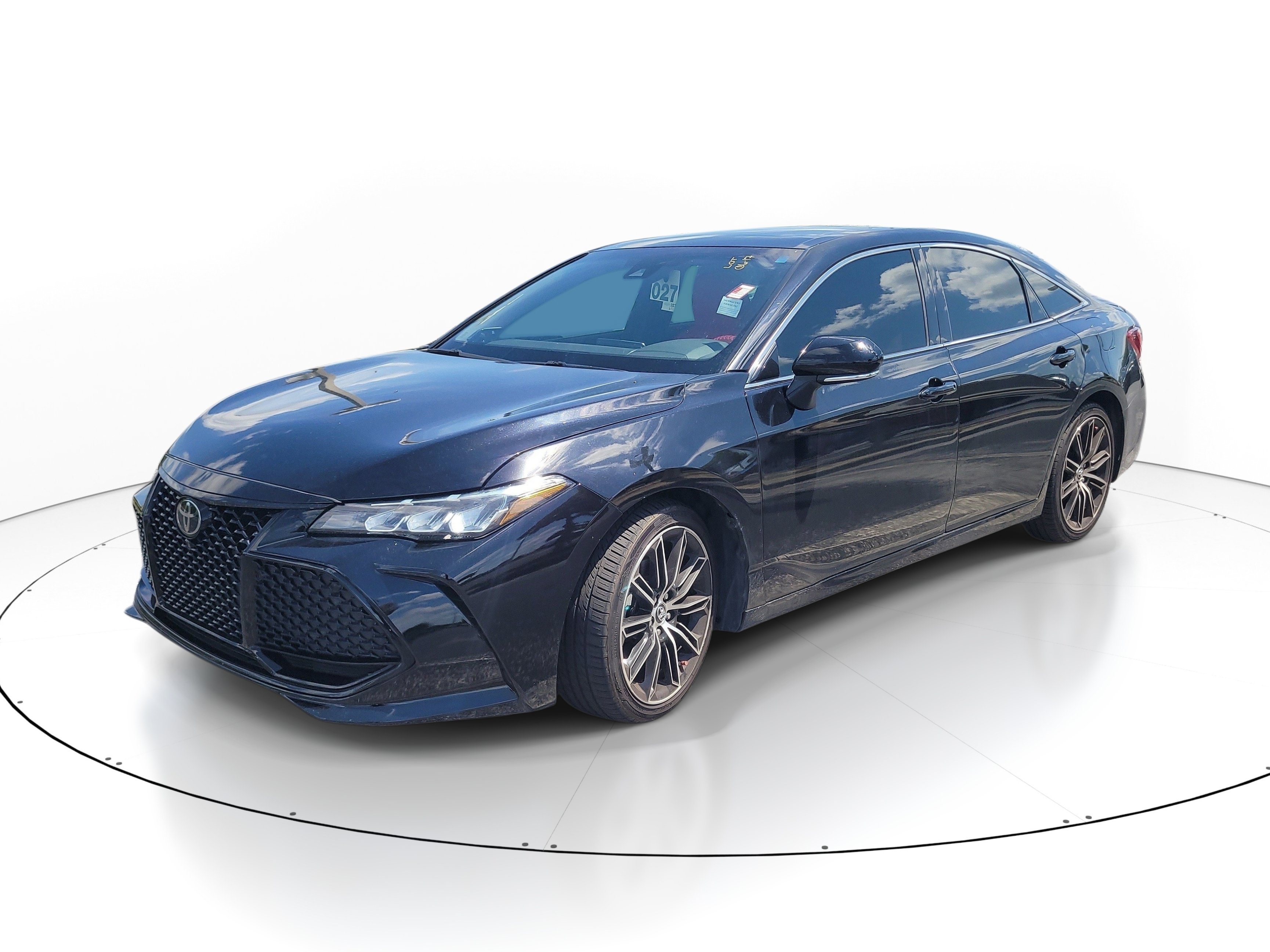 Used 2019 Midnight Black Metallic Toyota XLE image 3